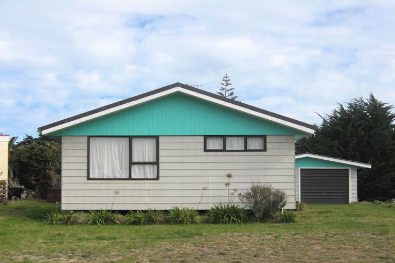 Photo of property in 153 Kahukura Avenue, Waitarere Beach, Levin, 5510