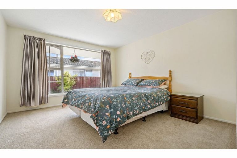 Photo of property in 2/203 Main North Road, Redwood, Christchurch, 8051