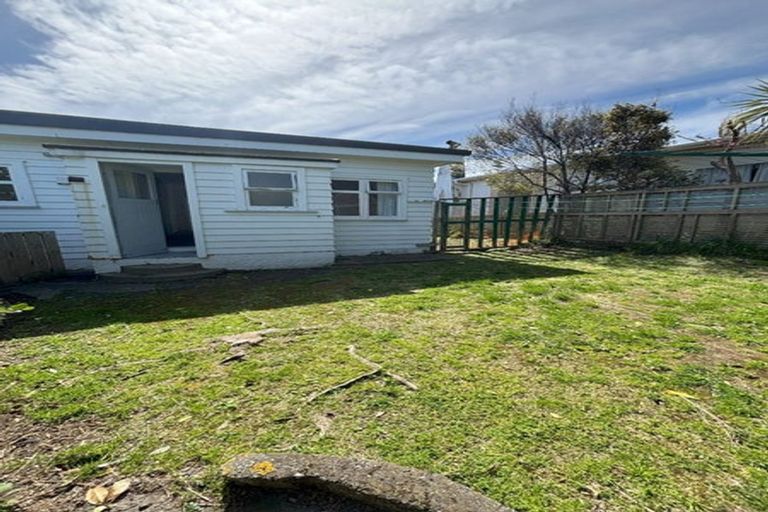 Photo of property in 35 Cavendish Square, Strathmore Park, Wellington, 6022