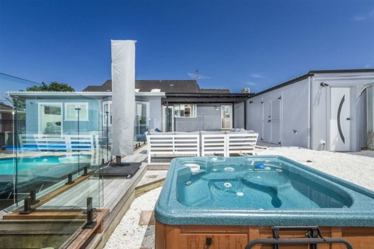 Photo of property in 1 Achilles Crescent, Narrow Neck, Auckland, 0624