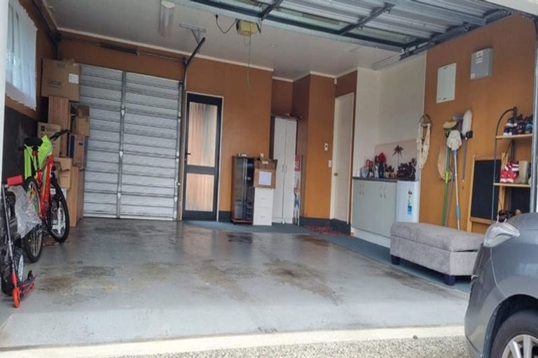 Photo of property in 8 Woodgate Court, Fitzherbert, Palmerston North, 4410