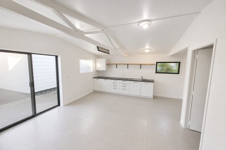 Photo of property in 2/36 Miro Street, New Lynn, Auckland, 0600