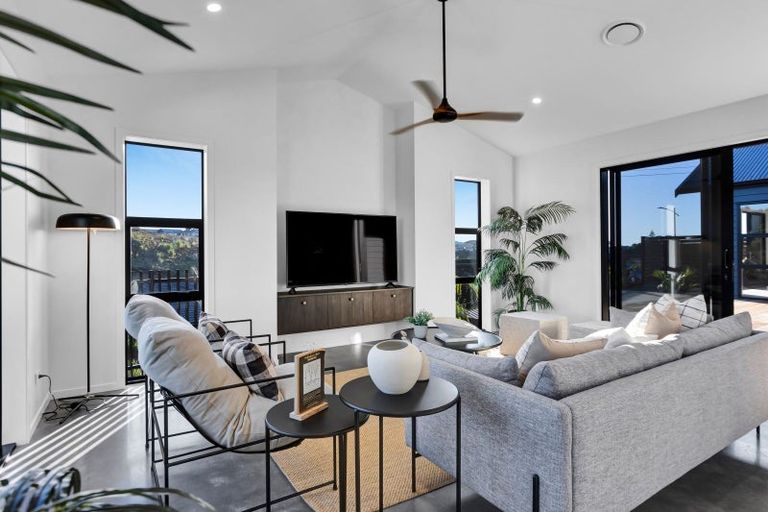 Photo of property in 54 Fernbrook Drive, Hurworth, New Plymouth, 4310