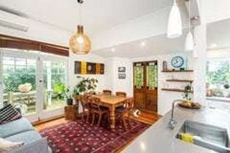 Photo of property in 35a Saxon Street, Waterview, Auckland, 1026