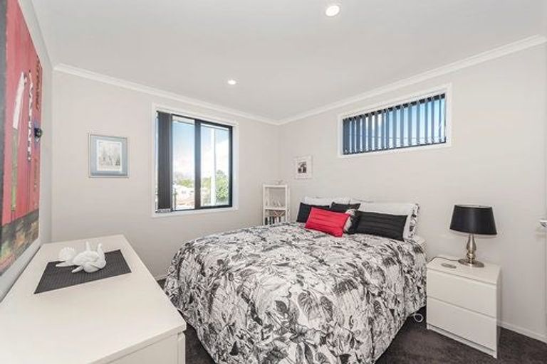 Photo of property in 1/142 Forest Lake Road, Forest Lake, Hamilton, 3200