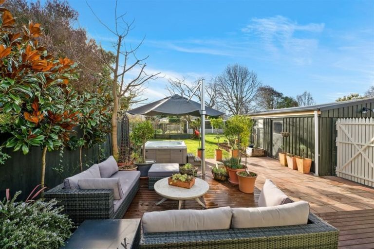 Photo of property in 11 Corson Avenue, Beckenham, Christchurch, 8023