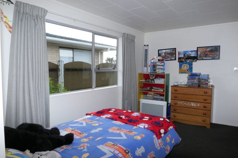 Photo of property in 17a Andrew Street, Waikanae, 5036