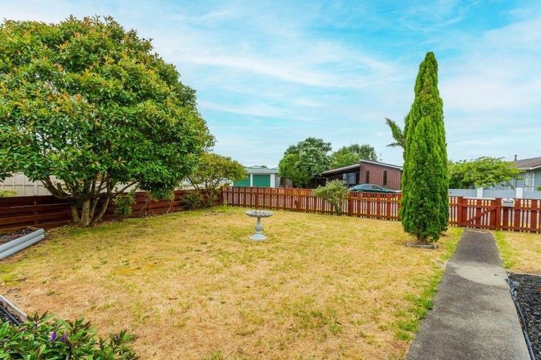Photo of property in 9 Cypress Grove, Paraparaumu, 5032