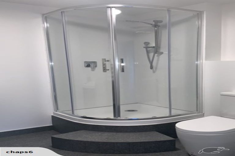 Photo of property in 111 Pupuke Road, Northcote, Auckland, 0627