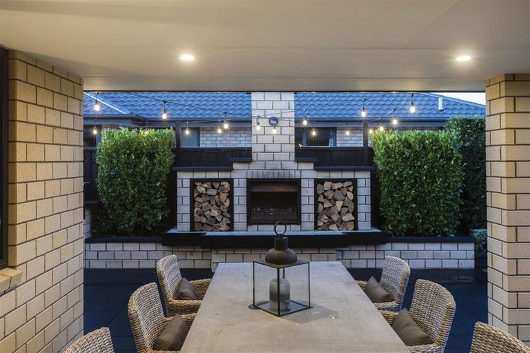 Photo of property in 32 Sequoia Way, Rangiora, 7400