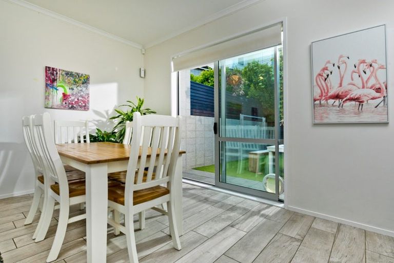 Photo of property in 11 Boardwalk Rise, Long Bay, Auckland, 0630