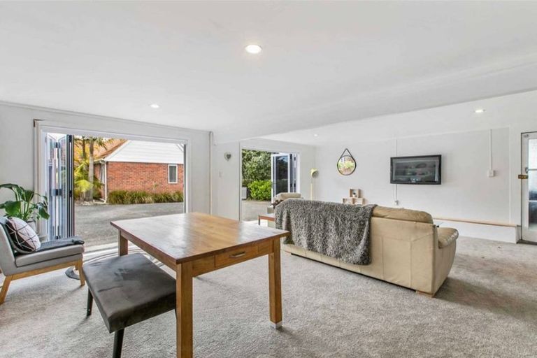 Photo of property in 2/5 Elderwood Lane, Belmont, Auckland, 0622