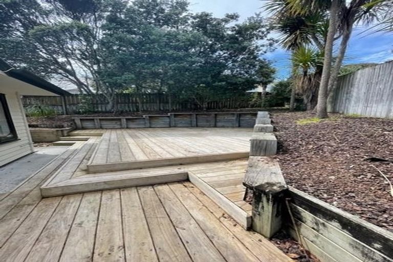 Photo of property in 10a Rena Place, West Harbour, Auckland, 0618