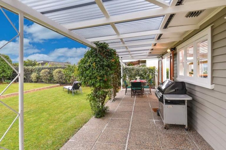 Photo of property in 12 Currey Crescent, Milford, Auckland, 0620