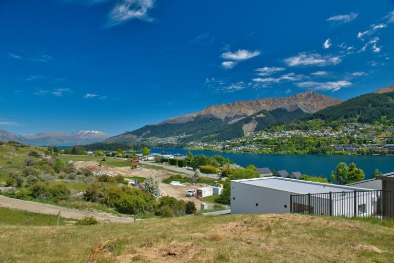 Photo of property in 10 Red Deer Rise, Kelvin Heights, Queenstown, 9300