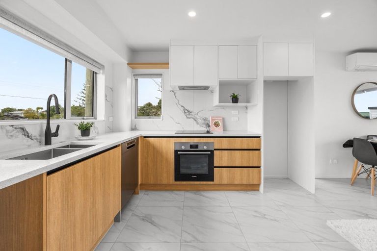 Photo of property in 298a Sunset Road, Windsor Park, Auckland, 0632