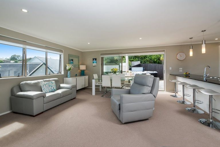 Photo of property in 11d Nimstedt Avenue, Oteha, Auckland, 0632