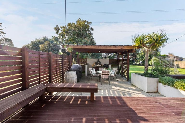 Photo of property in 23 Heta Road, Highlands Park, New Plymouth, 4312