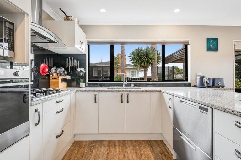 Photo of property in 2/26 James Street, Bayview, Auckland, 0629