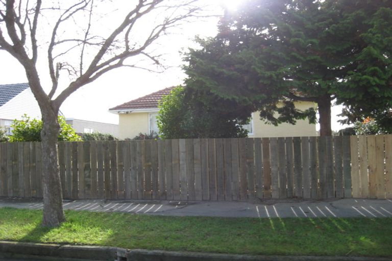 Photo of property in 76 Hoani Street, Northcote, Christchurch, 8052