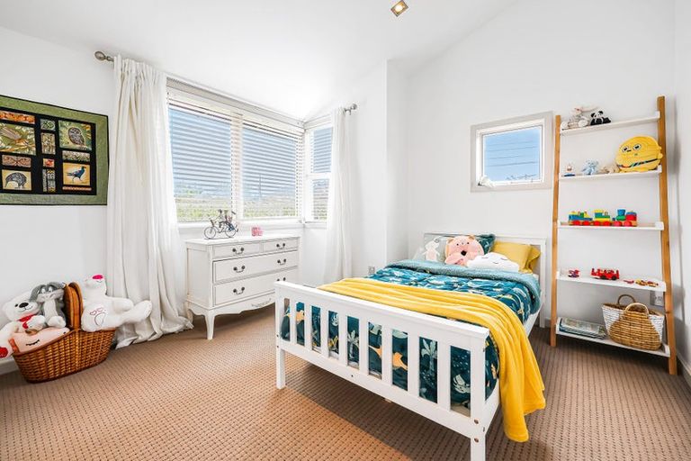 Photo of property in 2/2 Clifton Road, Hauraki, Auckland, 0622