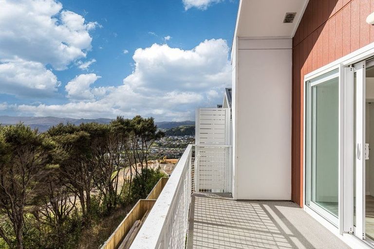 Photo of property in 5 Kohu Way, Whitby, Porirua, 5024