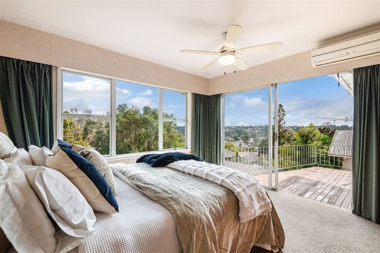 Photo of property in 358 Glenfield Road, Glenfield, Auckland, 0629