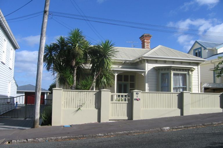 Photo of property in 5 Kerr Street, Devonport, Auckland, 0624