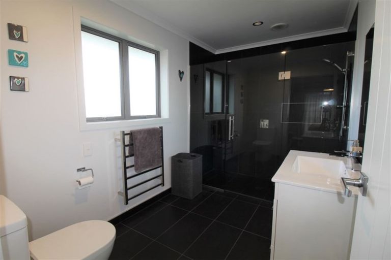 Photo of property in 13 Dove Place, Holmes Hill, Oamaru, 9401