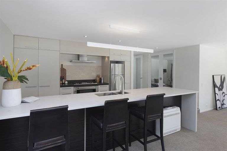 Photo of property in 72 Memorial Avenue, Ilam, Christchurch, 8053