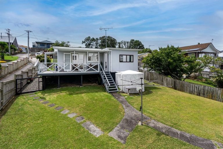 Photo of property in 15 Bonita Avenue, Stanmore Bay, Whangaparaoa, 0932