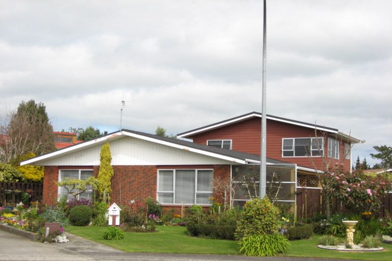 Photo of property in 20 John Guthrie Place, Merrilands, New Plymouth, 4312