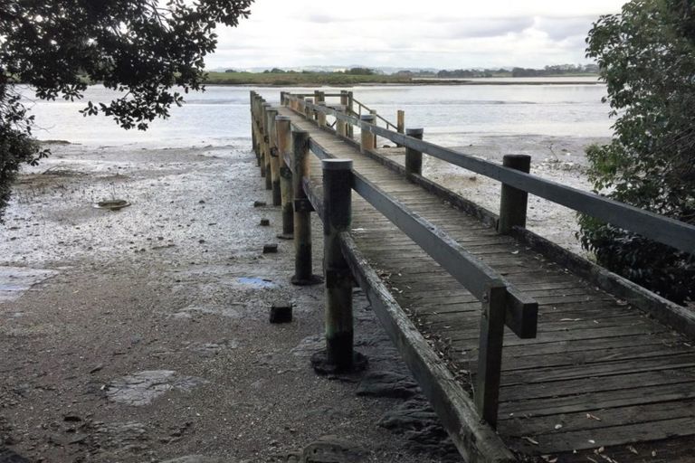 Photo of property in 18 Beihlers Road, Weymouth, Auckland, 2103