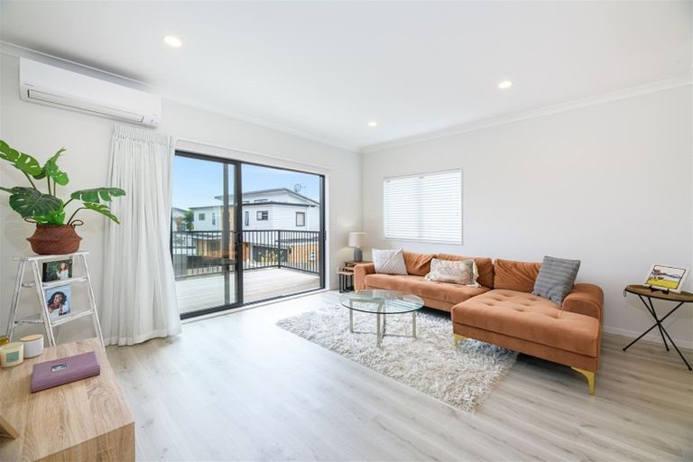 Photo of property in 49a Titirangi Road, New Lynn, Auckland, 0600