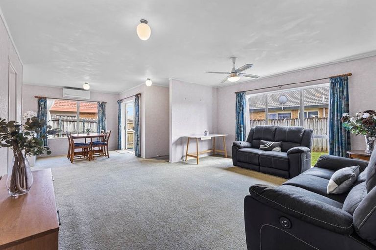 Photo of property in 27 Rosemead Place, Randwick Park, Auckland, 2105