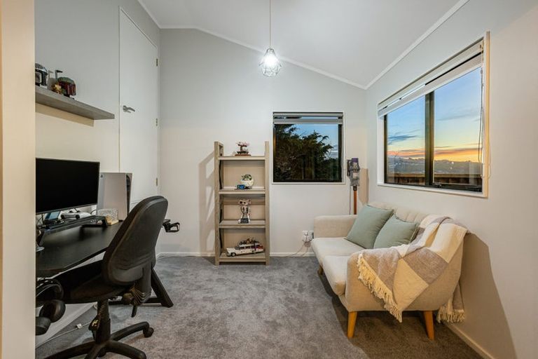 Photo of property in 16 Morere Street, Titahi Bay, Porirua, 5022