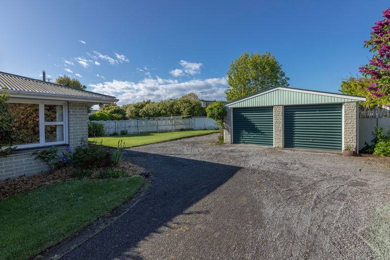 Photo of property in 49 Maidstone Road, Ilam, Christchurch, 8041