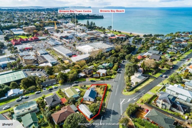 Photo of property in 1/31 Browns Bay Road, Browns Bay, Auckland, 0630