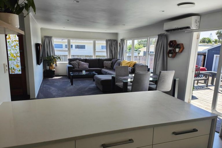 Photo of property in 27 Sunnypark Avenue, Rosehill, Papakura, 2113