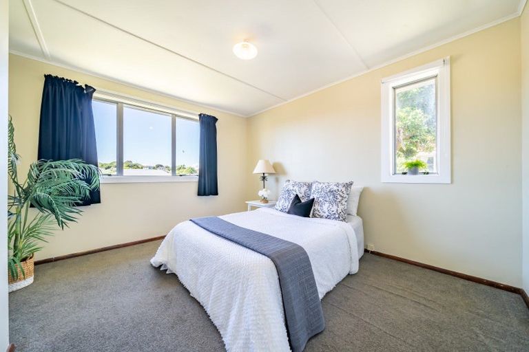 Photo of property in 6 Mexted Crescent, Ranui, Porirua, 5024