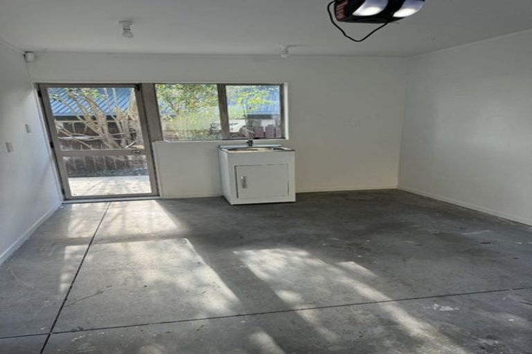 Photo of property in 240b Te Atatu Road, Te Atatu South, Auckland, 0610