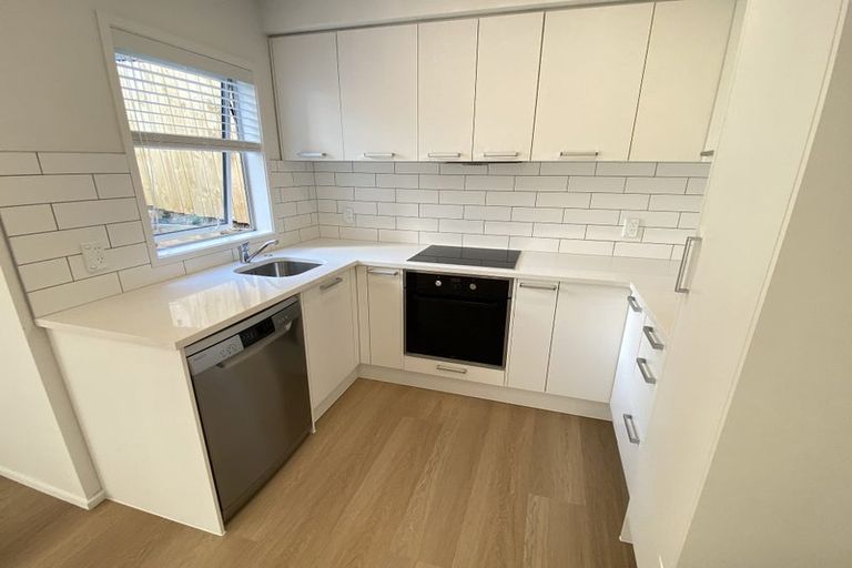 Photo of property in 119b Lynn Road, Bayview, Auckland, 0629