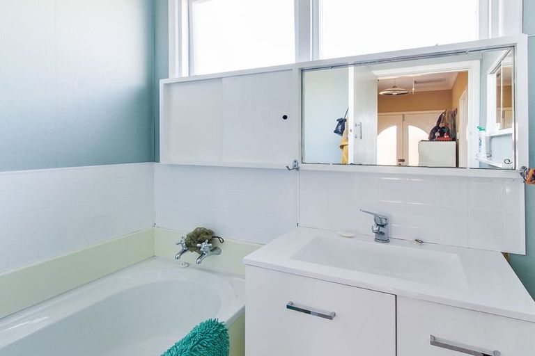 Photo of property in 53 Rhodes Street, Waimate, 7924