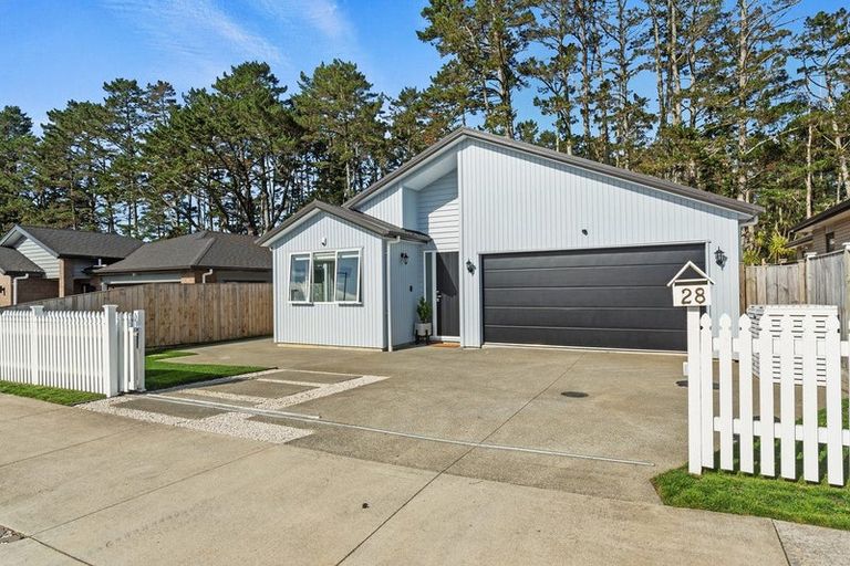 Photo of property in 28 Konoba Avenue, Kumeu, 0810