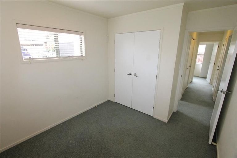 Photo of property in 5 Amberley Avenue, Te Atatu South, Auckland, 0610