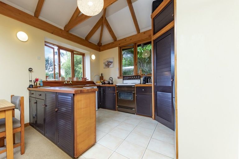 Photo of property in 7 Piha Road, Piha, 0772