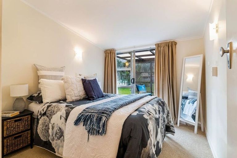 Photo of property in 2/4 Arkles Strand, Arkles Bay, Whangaparaoa, 0932