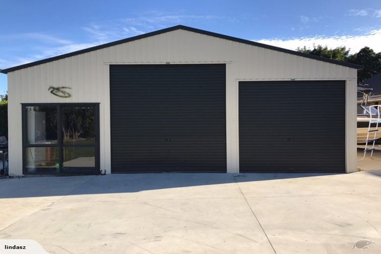 Photo of property in 3 Frank Knight Place, Waiuku, 2123