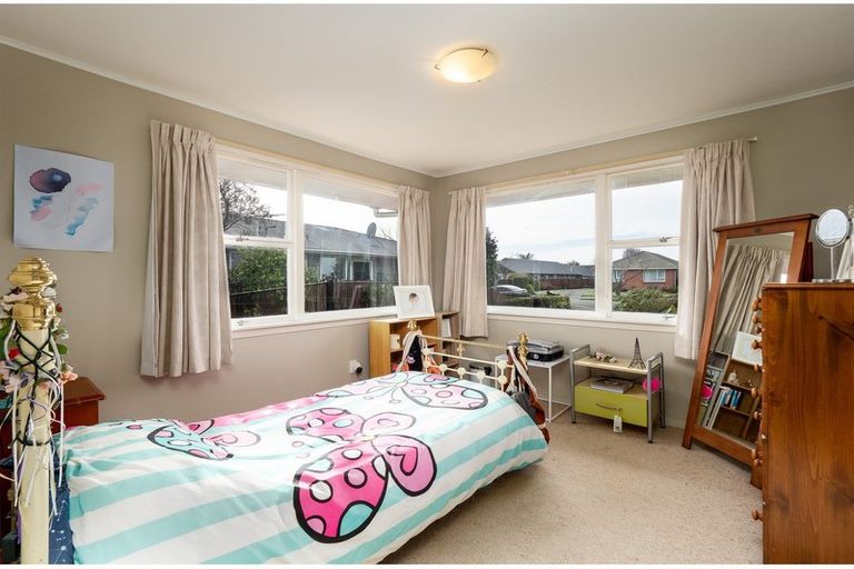 Photo of property in 24 Clipper Place, Redwood, Christchurch, 8051