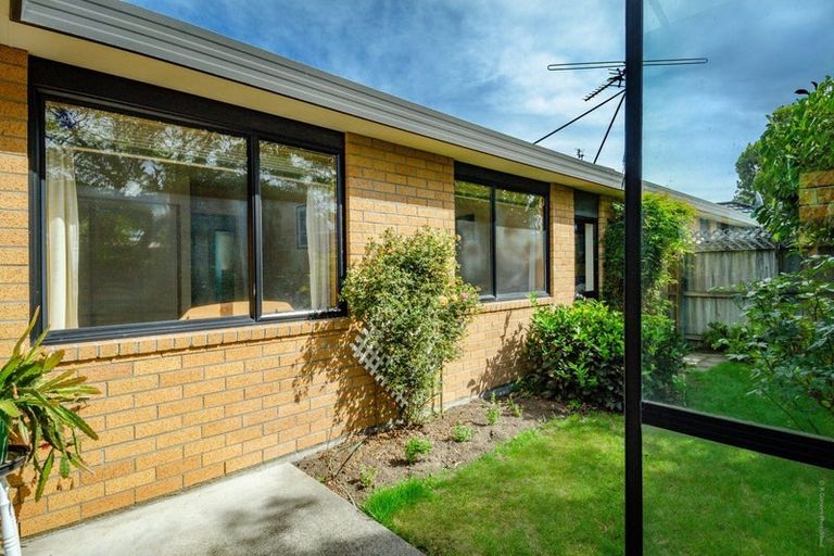 Photo of property in 2/25 Aberfoyle Place, Parklands, Christchurch, 8083